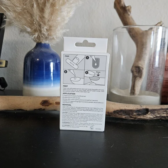 Philosophy Melon Daiquiri Shower Gel, Kitsch Amber Shores, Kiss Nail Set - Picture 4 of 4